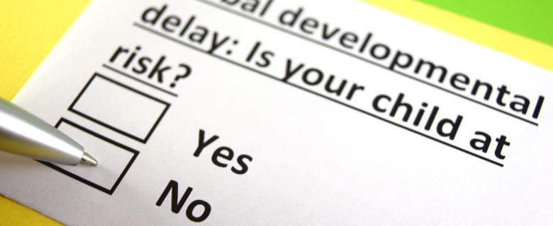 سلسلة جلسات "فلذات أكبادنا": تعرف على علامات تأخر النمو لدى طفلك وتصرف مبكرًا